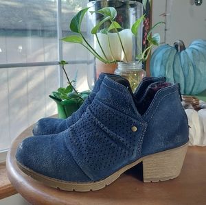 Earth Origins Amanda 7.5W blue suede shooties